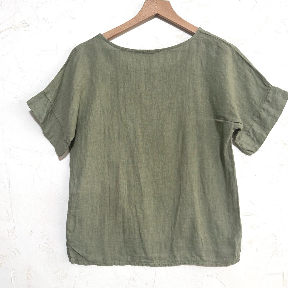 Relaxed Short-Sleeve Linen Top with Front Pockets - Olive - Picture 5 of 6